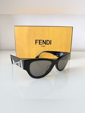NEW!!! Fendi black women sunglasses FE40135F 01A Authentic